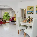 Nyaraló Arcos *